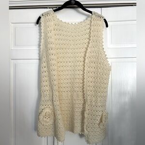 Vintage 70s Crochet Cardigan w Flower Details